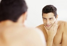 4 mẹo chống lão hóa cho cánh mày râu