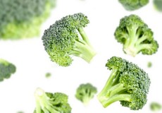 Ngăn ngừa loãng xương với cải bó xôi và bông cải xanh