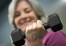 Hoa hồng dại tốt hơn glucosamine trong điều trị thoái hóa khớp